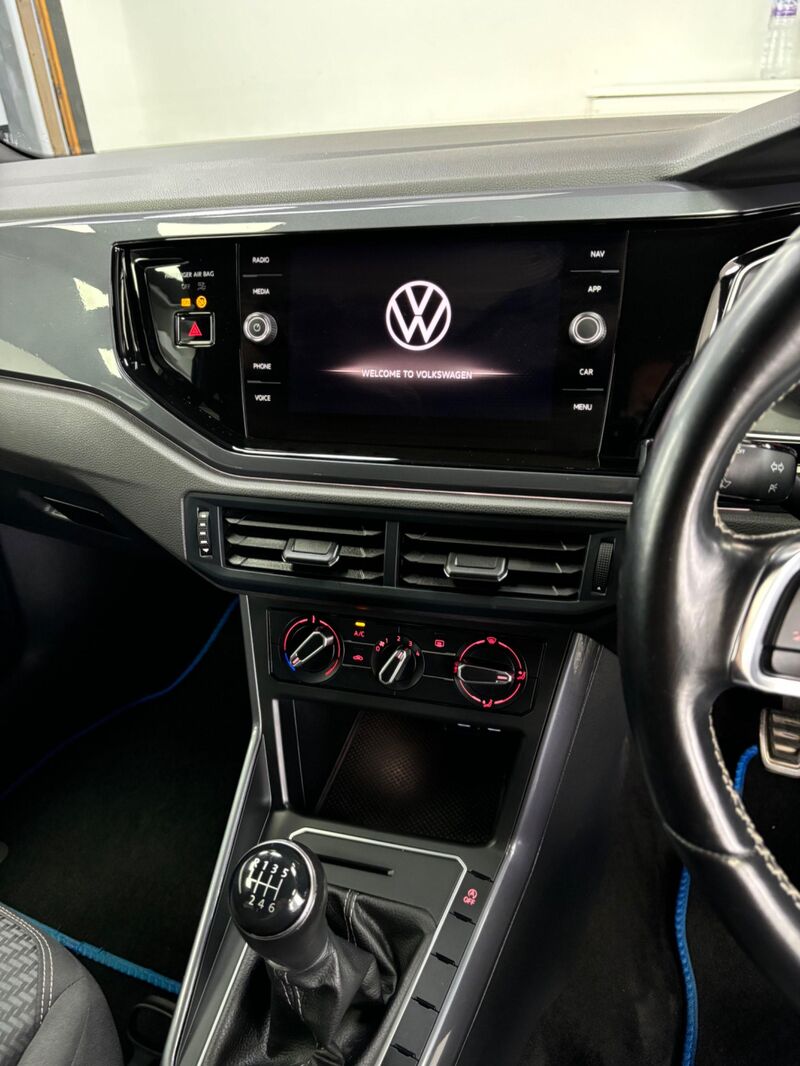 VOLKSWAGEN POLO