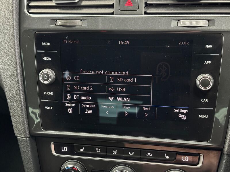 VOLKSWAGEN GOLF