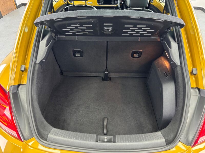 VOLKSWAGEN BEETLE