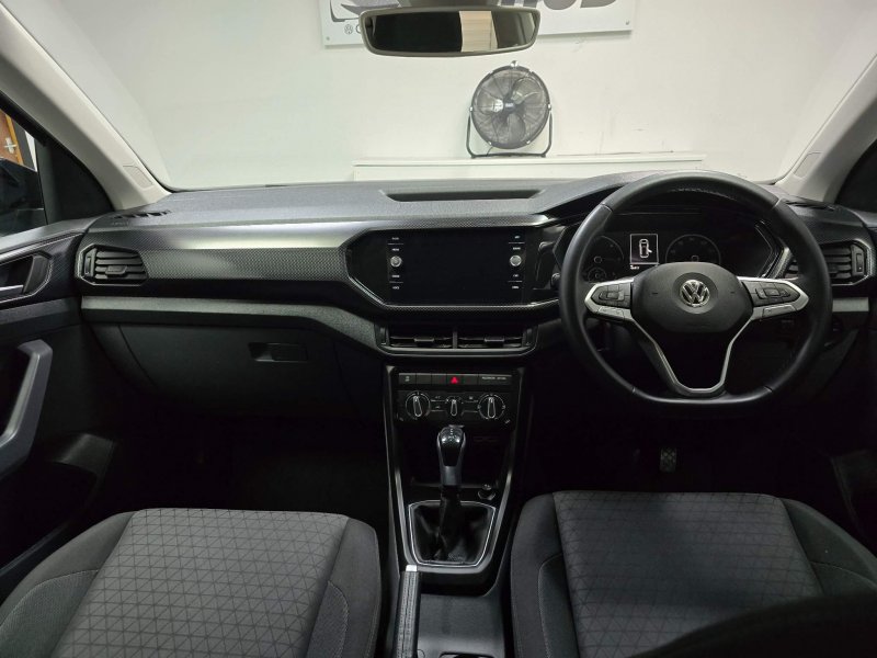 VOLKSWAGEN T-CROSS