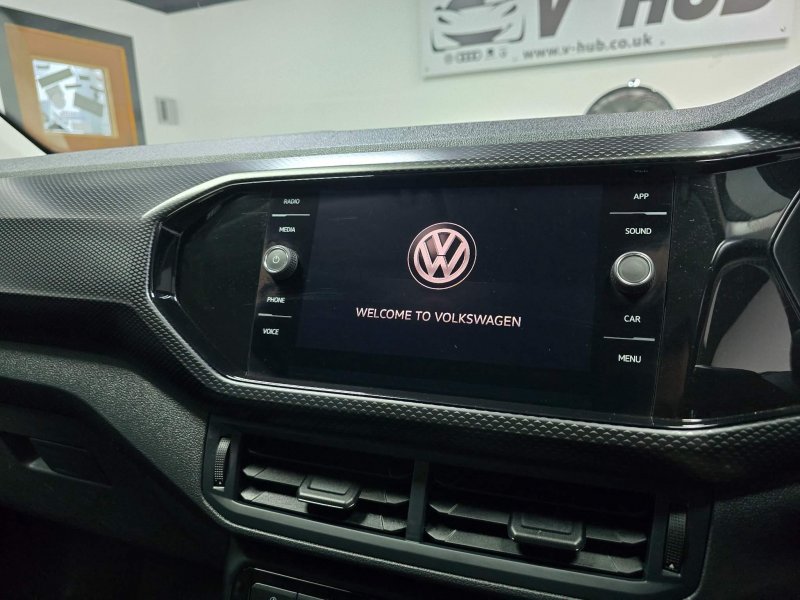 VOLKSWAGEN T-CROSS