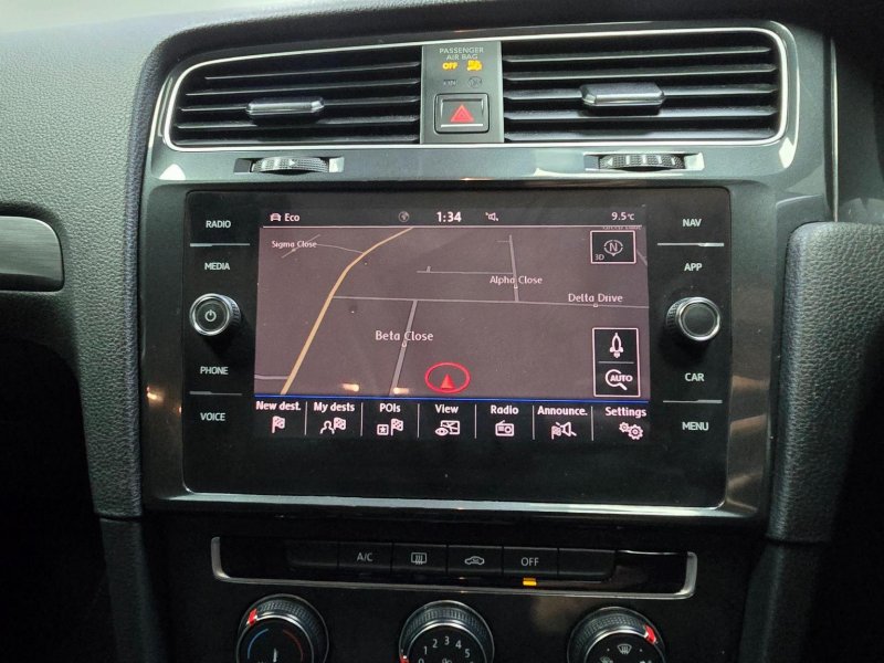 VOLKSWAGEN GOLF