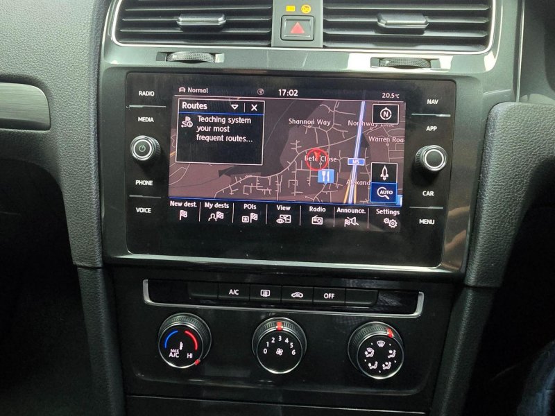 VOLKSWAGEN GOLF